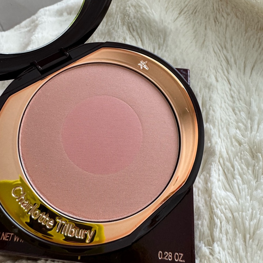 Charlotte Tilbury Cheek to Chic Blush